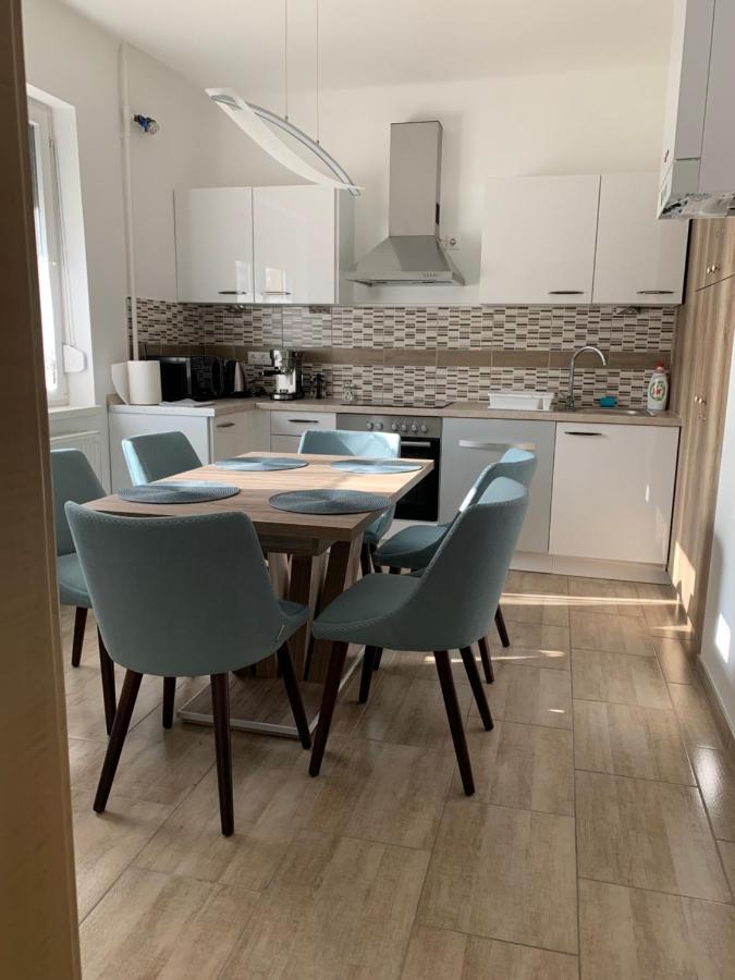 Thermal Next I Weninger Apartman Kiskunhalas Exteriör bild