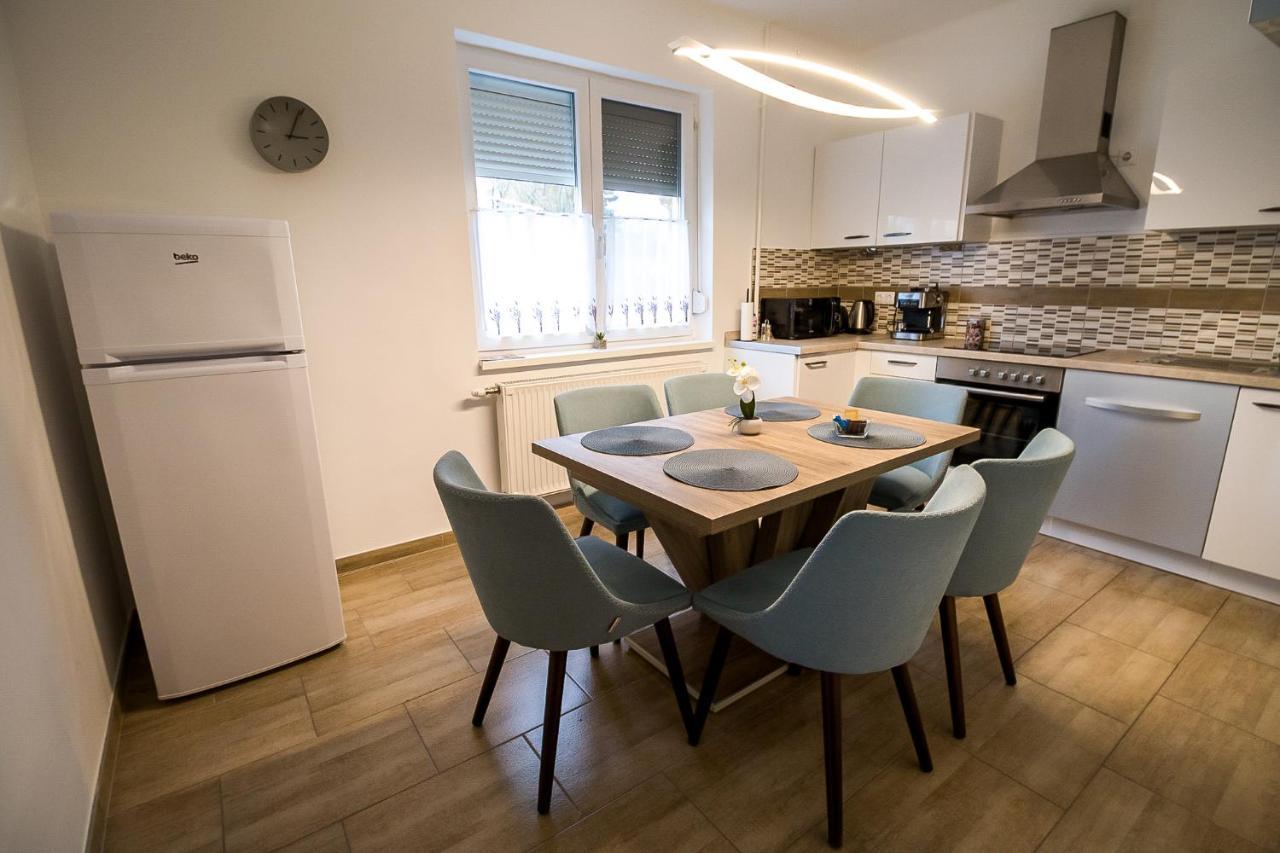 Thermal Next I Weninger Apartman Kiskunhalas Exteriör bild