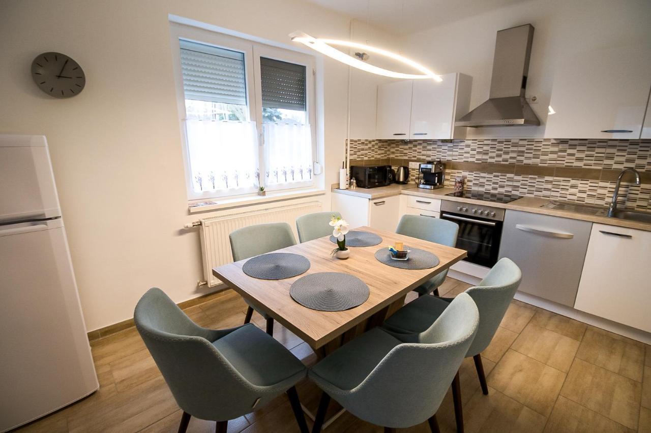 Thermal Next I Weninger Apartman Kiskunhalas Exteriör bild